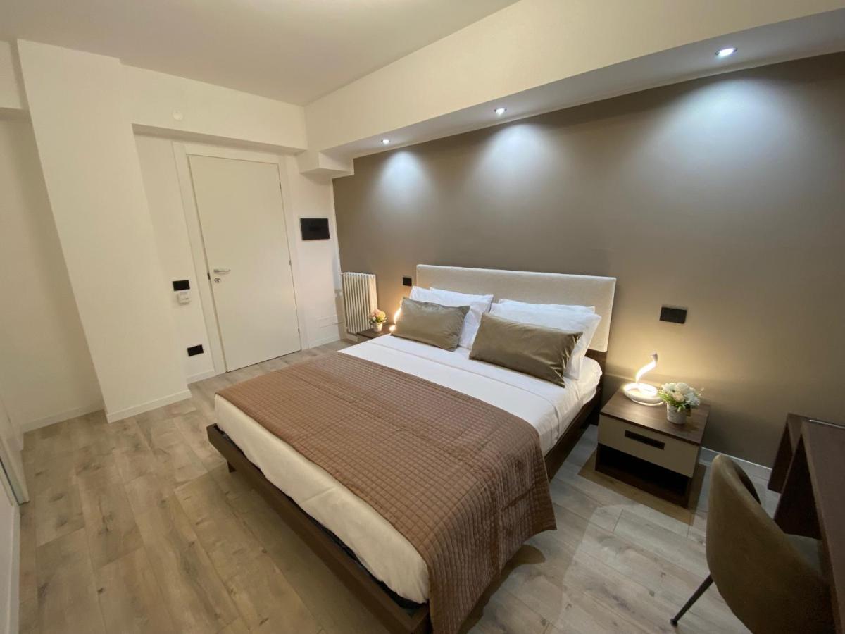 Hotel Plaza Ungheria Palermo Kültér fotó