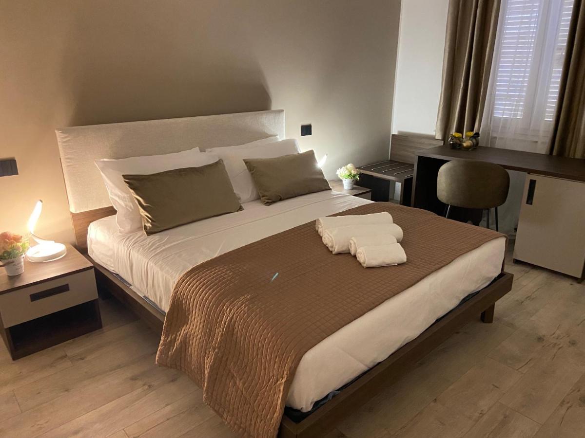 Hotel Plaza Ungheria Palermo Kültér fotó