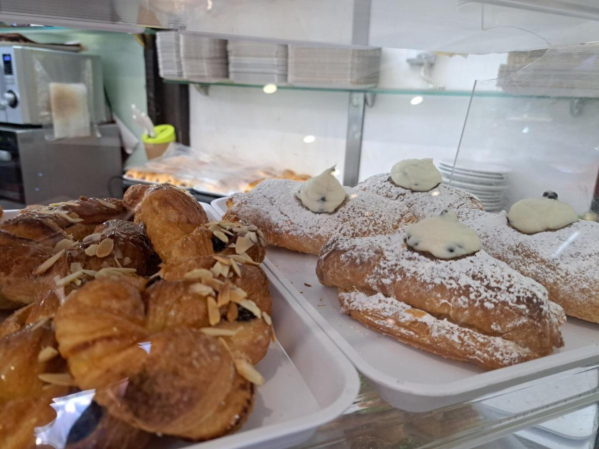 Hotel Plaza Ungheria Palermo Kültér fotó