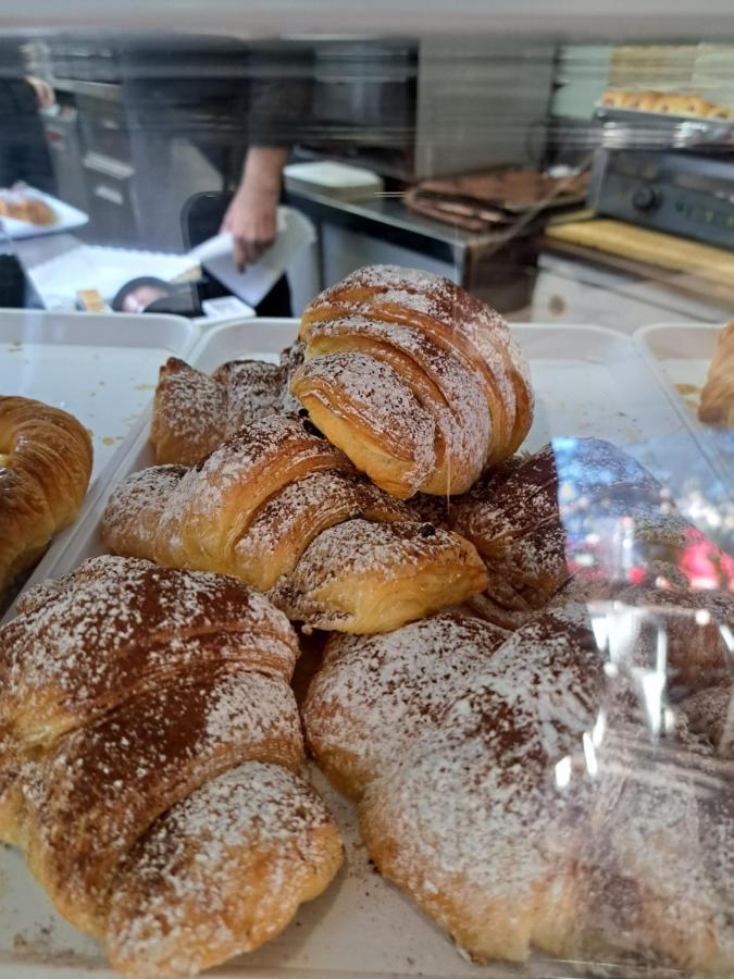 Hotel Plaza Ungheria Palermo Kültér fotó