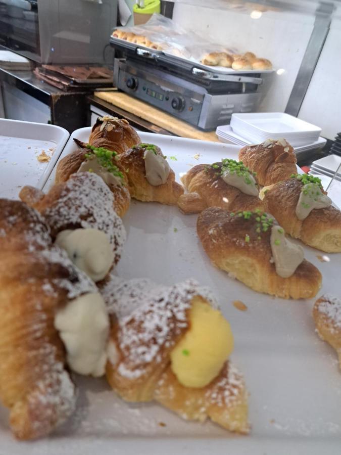 Hotel Plaza Ungheria Palermo Kültér fotó